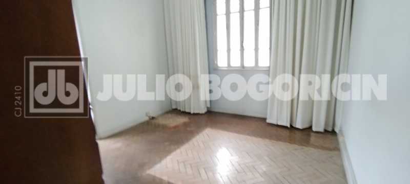 Conheça 13 do imóvel - Amplo apartamento, confortável planta, varanda, 3 quartos, dependências completas, Condomínio baratíssimo. Integração Metrô Uruguai. - JBT305463 - 13 13 - 13