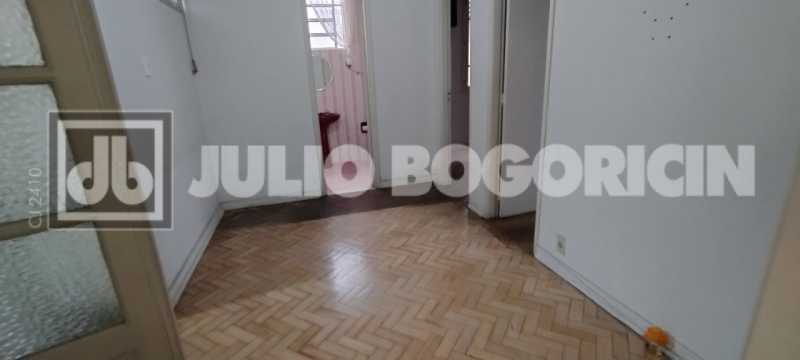 Conheça 17 do imóvel - Amplo apartamento, confortável planta, varanda, 3 quartos, dependências completas, Condomínio baratíssimo. Integração Metrô Uruguai. - JBT305463 - 17 17 - 17
