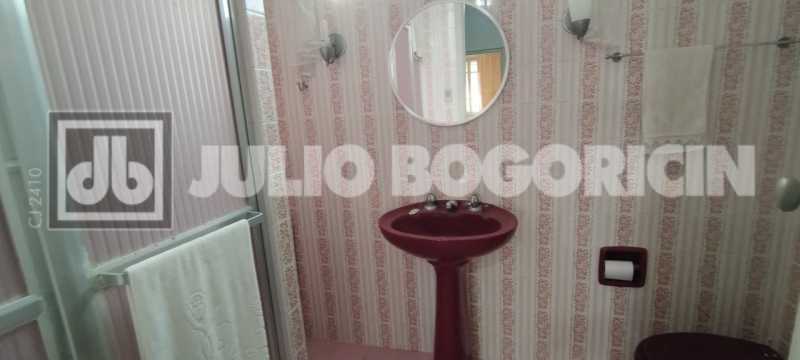 Conheça 18 do imóvel - Amplo apartamento, confortável planta, varanda, 3 quartos, dependências completas, Condomínio baratíssimo. Integração Metrô Uruguai. - JBT305463 - 18 18 - 18
