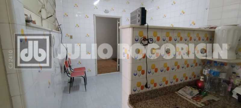Conheça 21 do imóvel - Amplo apartamento, confortável planta, varanda, 3 quartos, dependências completas, Condomínio baratíssimo. Integração Metrô Uruguai. - JBT305463 - 21 21 - 21