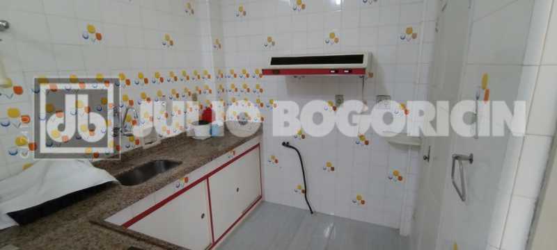 Conheça 23 do imóvel - Amplo apartamento, confortável planta, varanda, 3 quartos, dependências completas, Condomínio baratíssimo. Integração Metrô Uruguai. - JBT305463 - 23 23 - 23