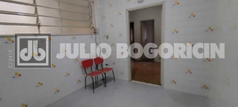 Conheça 25 do imóvel - Amplo apartamento, confortável planta, varanda, 3 quartos, dependências completas, Condomínio baratíssimo. Integração Metrô Uruguai. - JBT305463 - 25 25 - 25
