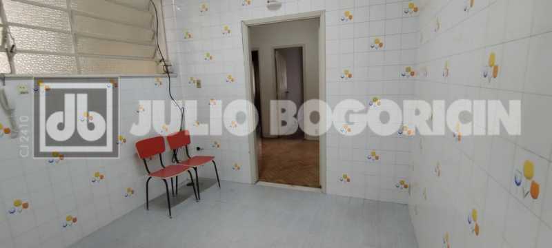 Conheça 26 do imóvel - Amplo apartamento, confortável planta, varanda, 3 quartos, dependências completas, Condomínio baratíssimo. Integração Metrô Uruguai. - JBT305463 - 26 26 - 26