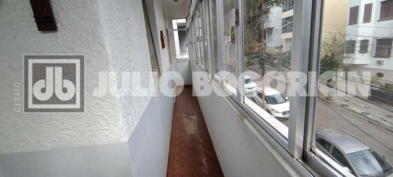 Conheça 27 do imóvel - Amplo apartamento, confortável planta, varanda, 3 quartos, dependências completas, Condomínio baratíssimo. Integração Metrô Uruguai. - JBT305463 - 27 27 - 27