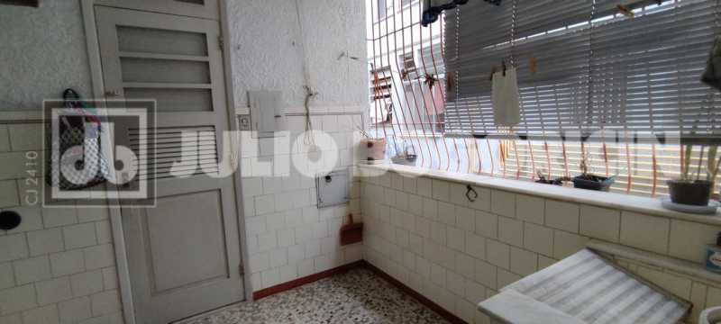 Conheça 29 do imóvel - Amplo apartamento, confortável planta, varanda, 3 quartos, dependências completas, Condomínio baratíssimo. Integração Metrô Uruguai. - JBT305463 - 28 29 - 28