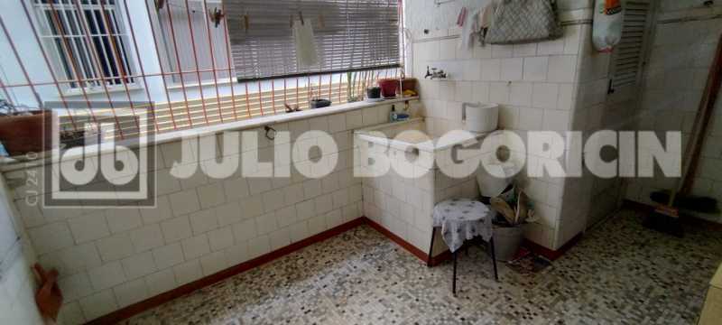 Conheça 30 do imóvel - Amplo apartamento, confortável planta, varanda, 3 quartos, dependências completas, Condomínio baratíssimo. Integração Metrô Uruguai. - JBT305463 - 29 30 - 29