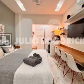 Oportunidade - Apartamento de 1 quarto a venda em Copacabana- Reforma arquiteto- Quadra da praia- andar alto - Vista livre e lateral mar - junto metrô Cantagalo- Mobiliado - JBC102267 Oportunidade - Apartamento de 1 quarto a venda em Copacabana- Reforma arquiteto- Quadra da praia- andar alto - Vista livre e lateral mar - junto metrô Cantagalo- Mobiliado - JBC102267