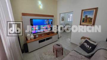 Oportunidade - Casa 4 quartos (suíte), 6 vagas de garagem. Painéis solares produzindo em torno de 1.800kw mês e conta de energia em torno de R$300,00. Nada a fazer ! - JBT66307