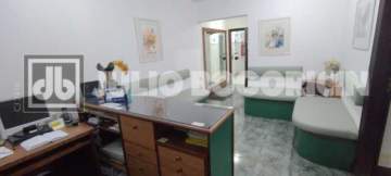 Oportunidade - Centro da Tijuca. Excepcional localização, junto a Praça e Metrô Saens Pena. Ampla sala comercial com 58 m², pronta / nada a fazer!! Oportunidade!! - JBT71801