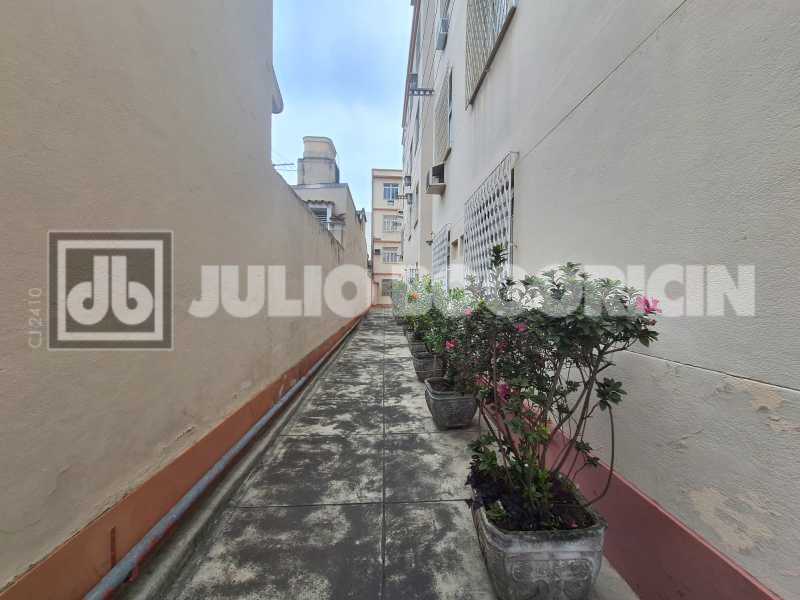 Conheça 16 do imóvel - MEIER - VAZIO - 2 QUARTOS COM DEPENDENCIA - GARAGEM NA ESCRITURA - JBM223800 - 16 16 - 16