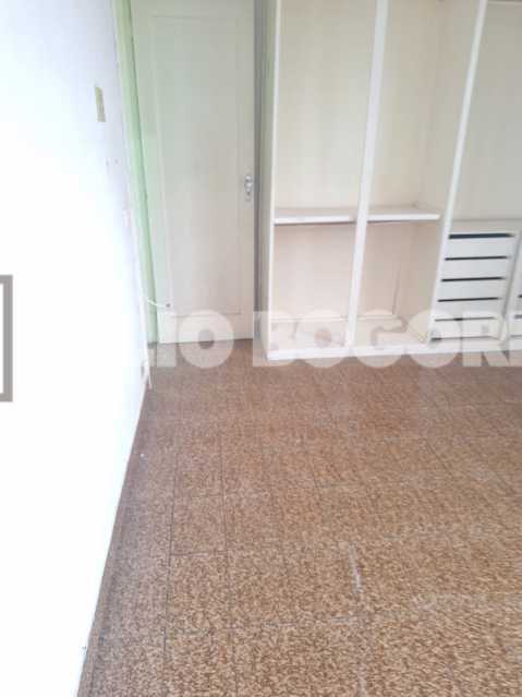 Conheça 22 do imóvel - MEIER - VAZIO - 2 QUARTOS COM DEPENDENCIA - GARAGEM NA ESCRITURA - JBM223800 - 22 22 - 22