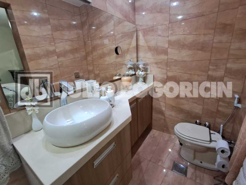 Conheça 13 do imóvel - JUNTO METRÕ AFONSO PENA, ENTRAR E MORAR, 4 QTA, ARMARIOS, SUITE, COPA-COZINHA, DEP.COMPLETAS, 2 VAGAS ! - JBAP41188 - 13 13 - 13