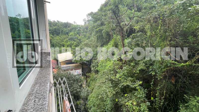 Conheça 150. do imóvel - Copacabana - Rua Felipe de Oliveira - 130m² de área privativa - 3 Dormitórios - 2 Banheiros sociais - Vista Livre e Panorâmica para o verde do Parque Estadual da Chacrinha. - JBC305509 - 30 150. - 30