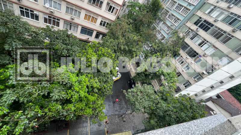 Conheça 165. do imóvel - Copacabana - Rua Felipe de Oliveira - 130m² de área privativa - 3 Dormitórios - 2 Banheiros sociais - Vista Livre e Panorâmica para o verde do Parque Estadual da Chacrinha. - JBC305509 - 33 165. - 33