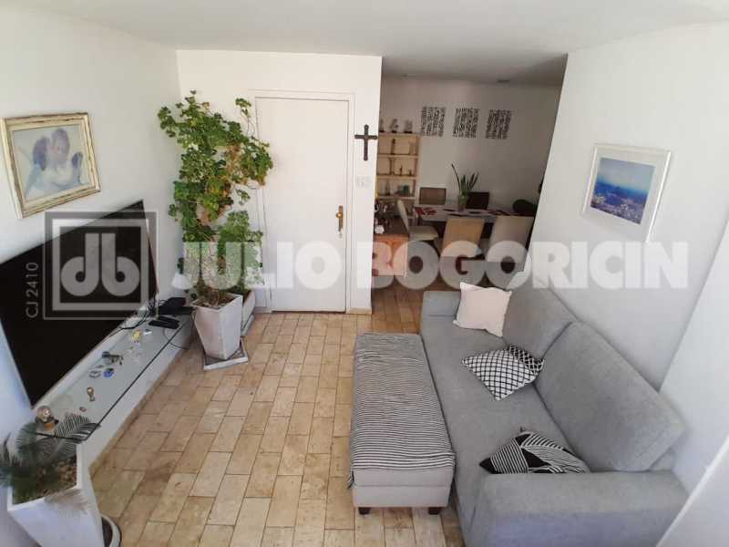 b1bede05-fd80-4949-b0e0-598df7 - 1