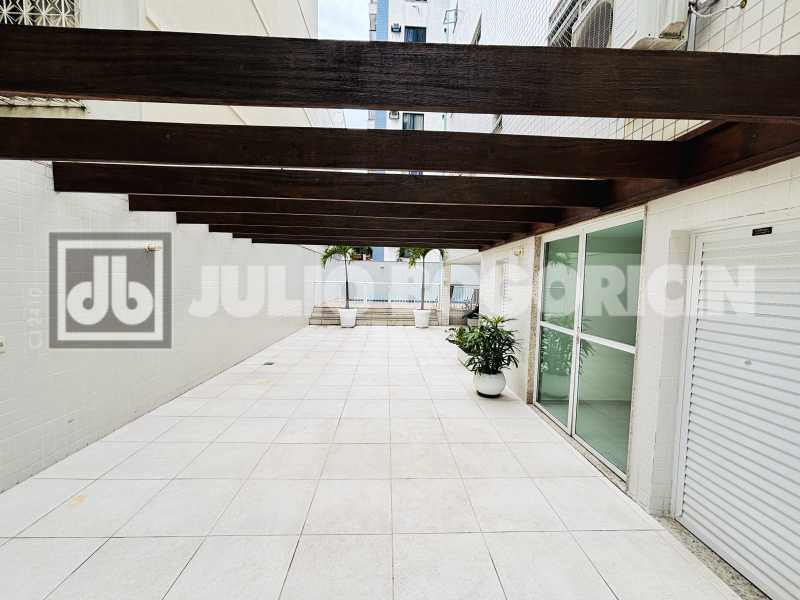 Conheça IMG_1352. do imóvel - Rua Araujo Pena, predio com infra estrutura completa, 2 quartos sendo 1 suíte, varanda, 1 vaga na escritura, Oportunidade!! - JBAP211294 - 27 IMG_1352. - 27