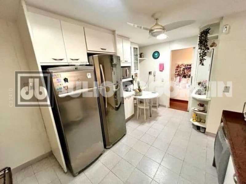 Conheça 1002135102 do imóvel - Av. do Pepê, Jardim Oceânico: 4 Suítes e Vista Mar - JBB49152 - 18 1002135102 - 18