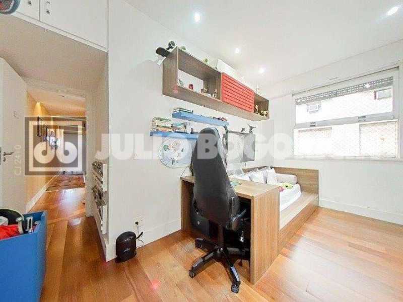 8 Apartamento a Venda de 3 qua - 8