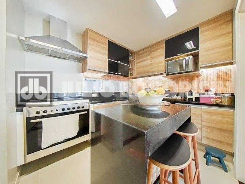 12 Apartamento a Venda de 3 qu - 12