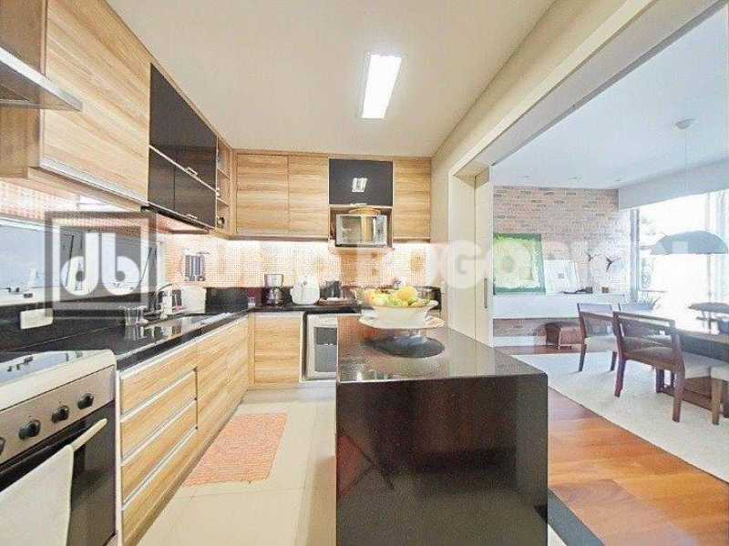 13 Apartamento a Venda de 3 qu - 13