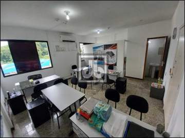 Imperdível - Júlio Bogoricin Freguesia Vende, Sala Comercial VAZIA, 29m² IPTU, Cozinha, Lavabo e Garagem, próximo todo comércio da Taquara. - JBJ71684