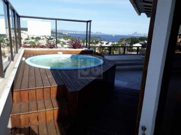 Ilha do Governador - Jardim Guanabara - Á Venda - Cobertura Duplex- Elevador - Vista Mar - Terraço - Piscina - Área Gourmet - Varandão - Salão - 4 Quartos - 2 Suítes - 3 Vagas - Julio Bogoricin - JBI52403