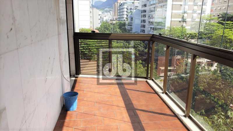 03LeblonPrimeiraQuadraMetroVis - 2