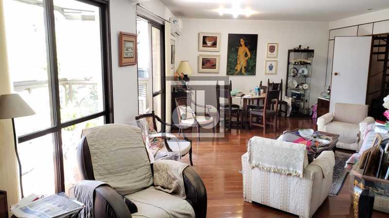 06LeblonPrimeiraQuadraMetroVis - 6