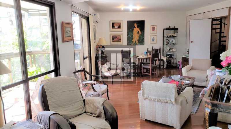 07LeblonPrimeiraQuadraMetroVis - 7