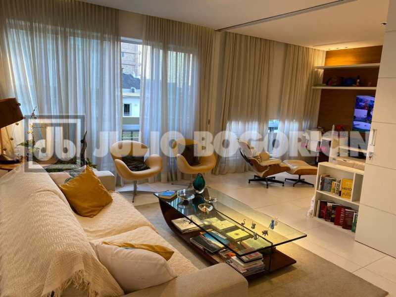 2 Sala de Estar. - 3