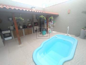 Ilha do Governador - Portuguesa - Casa Tríplex - Á Venda - Piscina - Área Gourmet - Varanda - 2 Salas - Lavabo - 5 Quartos - 2 Suítes - Escritório - 2 Cozinhas - 4 Vagas de Garagem - Julio Bogoricin - JBI60624