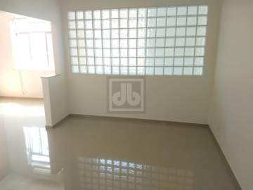 Oportunidade - Excelente apartamento, totalmente reformado com peças de qualidade, confortável planta com 94 m², 2 quartos (original 3 quartos), condomínio baratíssimo. - JBT206009