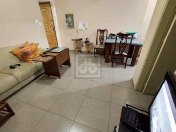 Imperdível - CATETE - RUA DO CATETE - PRÓXIMO A RUA BUARQUE DE MACEDO - AO LADO DO METRÕ DO LARGO DO MACHADO - EXCELENTE LOCALIZAÇÃO - FARTO COMÉRCIO - SALA - QUARTO - DEPS REVERTIDA AUMENTOU A COZINHA - FUNDOS - JBF15606