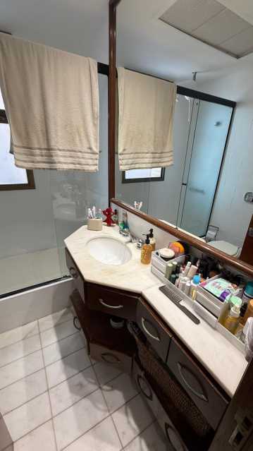 Conheça qwqw. do imóvel - Vendo Apartamento Frontal mar no Rio Hotel Residence na Barra da Tijuca. São 2 suítes. - 256 - 22 qwqw. - 22