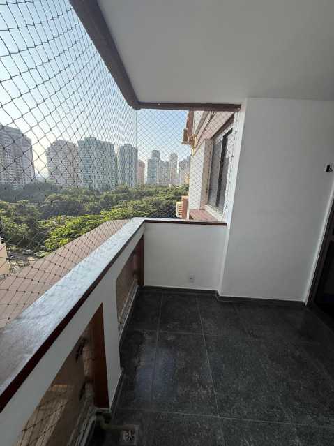 Conheça saegt. do imóvel - Vendo Apartamento reformado praia da Barra da Tijuca no Posto 4 no Condomínio Barramares - 263 - 3 saegt. - 3