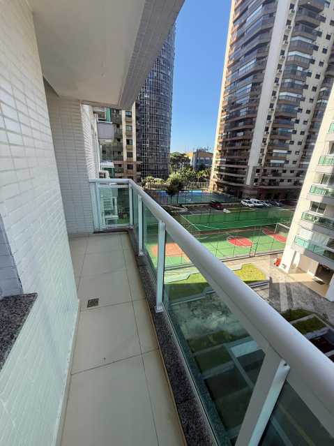 Conheça WhatsApp Image 2026-07-11 at 1 do imóvel - Vendo Apartamento na Praia da Barra da Tijuca reformado com Vista Mar - 265 - 23 WhatsApp Image 2026-07-11 at 1 - 23