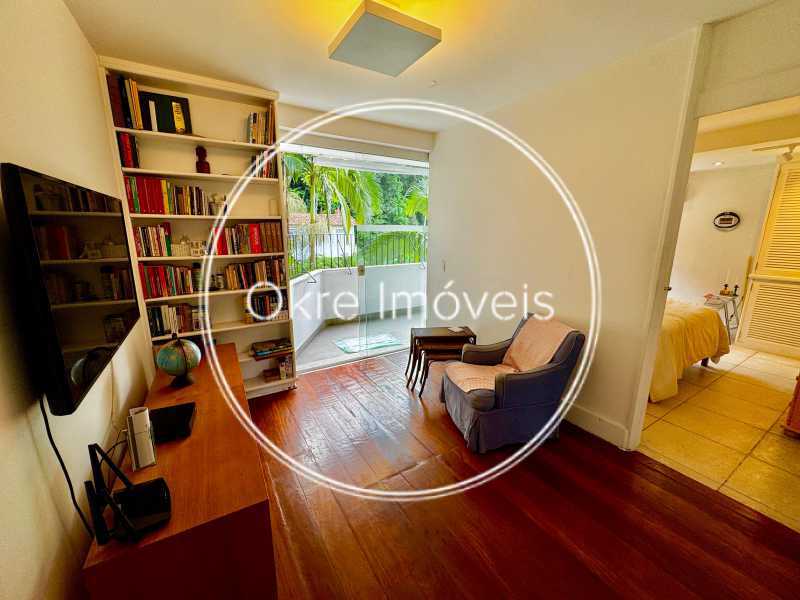 Conheça SALA DE TV ACESSO 2ª VARANDA do imóvel - APARTAMENTO À VENDA NA GÁVEA. - LEAP40514 - 12 SALA DE TV ACESSO 2ª VARANDA - 12