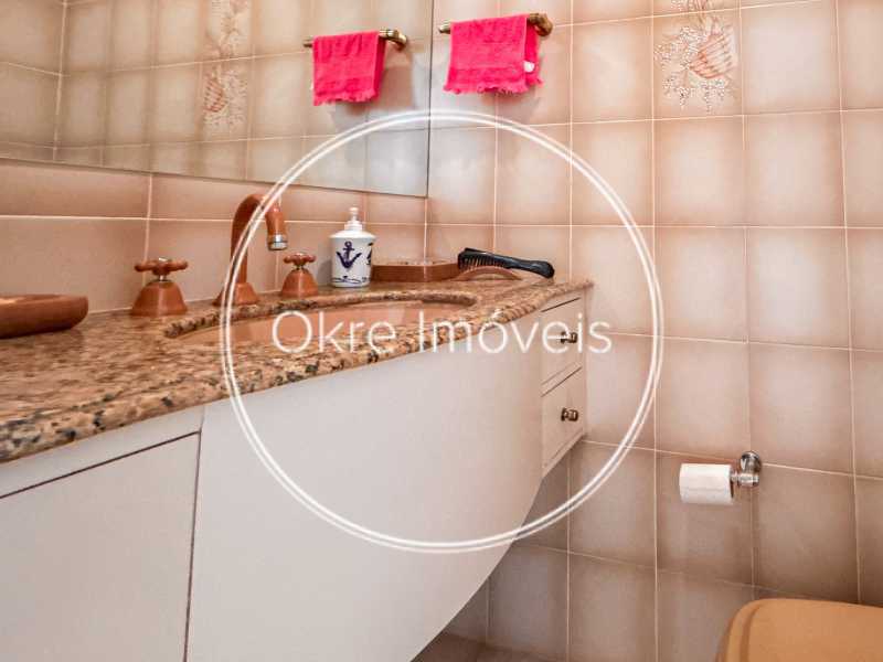 8461840C-F9D5-47A6-8170-781240 - 3