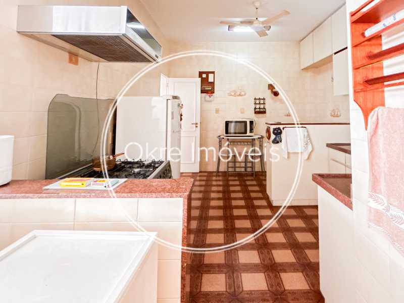 61A8A32D-1502-4C04-A740-B68765 - 8