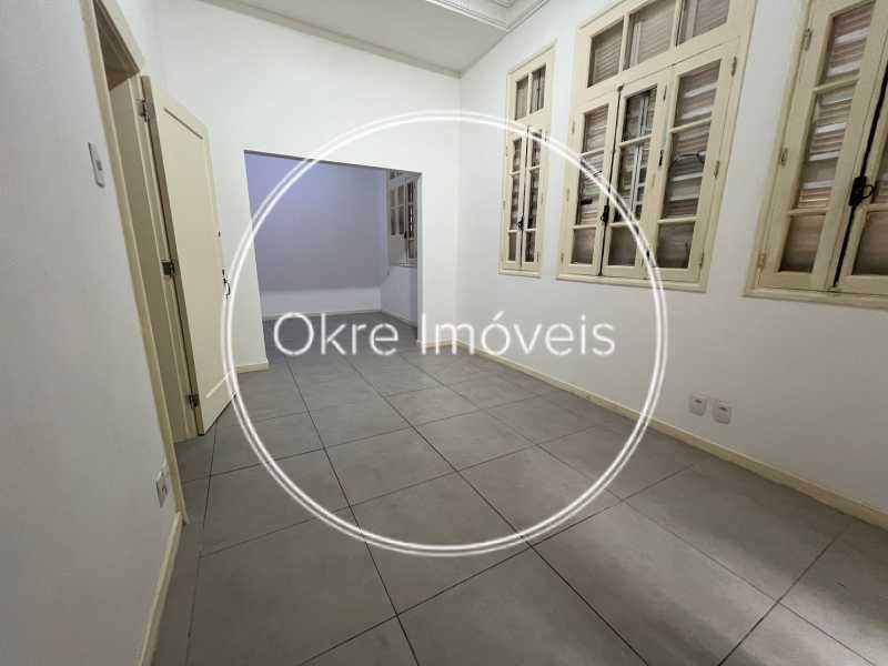 dc21d719-cff2-4e85-9300-0d7204 - 7