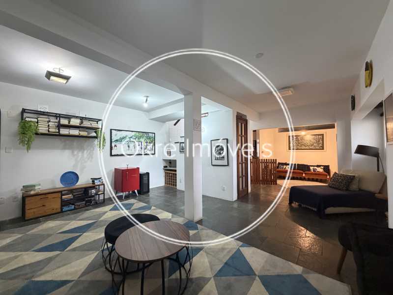 3C1D10B8-5E02-4F9F-960C-808507 - 8