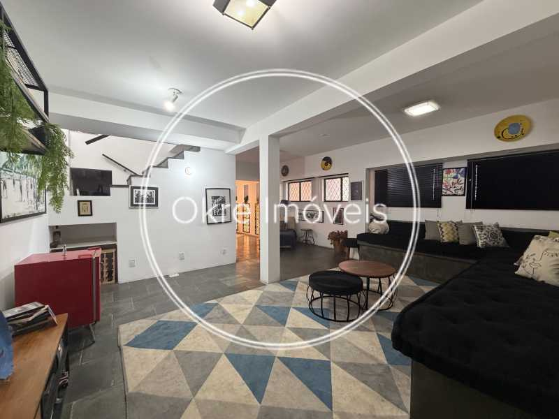 517CD071-94F3-4134-AE0B-EDD00C - 7