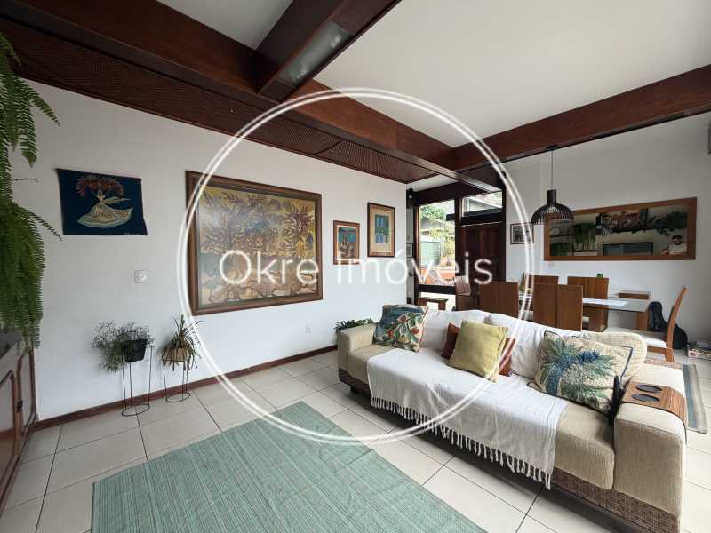 A4D77AE9-DEBF-4C8D-B21D-8EEBF9 - 6