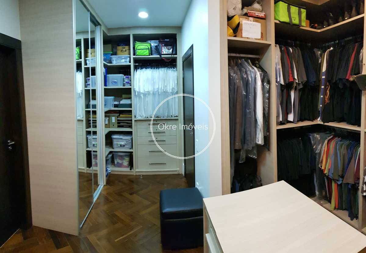 Closet 4 - 17