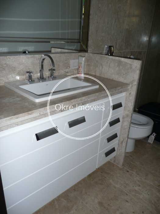 Suite 2 2 - 22