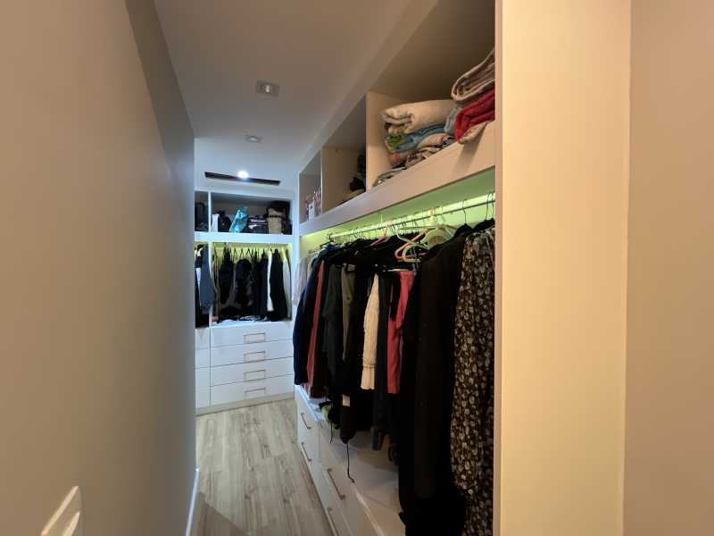 Closet 02 - 11