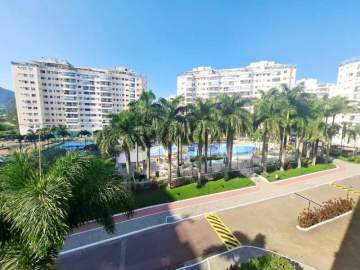 COMPRE JÁ ALUGADO - Excelente Apartamento Condomínio Jardins do Recreio 04 quartos sendo 02 suítes mais dependência de empregada completa - REAP40176