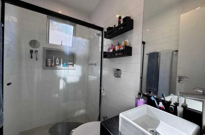 Conheça Banheiro 1 do imóvel - Apartamento, 3 quartos (2 suítes), frente, Gleba A do Recreio, varanda, cozinha e sala! - REAP30999 - 9 Banheiro 1 - 9
