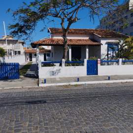 Na quadra da praia do Gravatá, 5 quartos, só 385 mil! - VICA50005