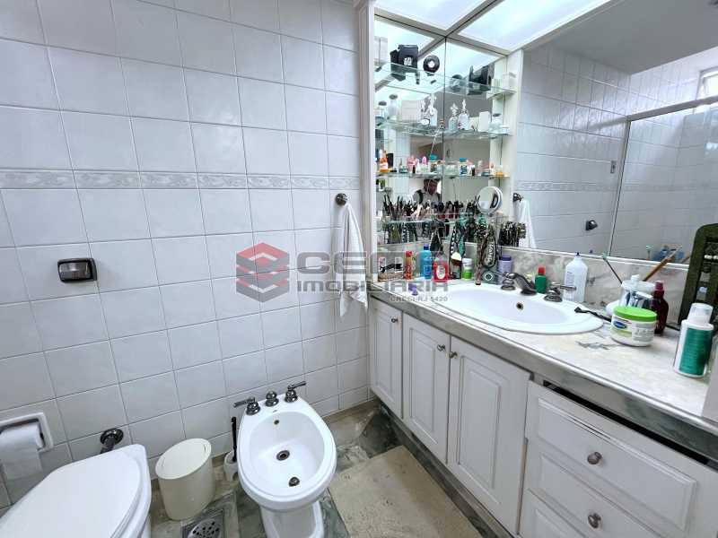 29 Banheiro suite 2 pav. - 15